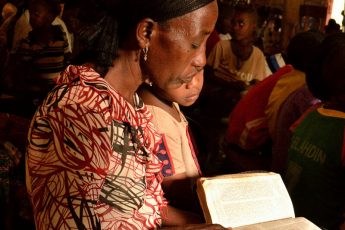 Woman Reading Bible in Sawula by yumievriwan / CC BY-NC-ND 2.0